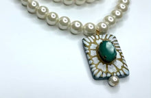 Load and play video in Gallery viewer, Handmade White Peal Bead Necklace with Hand Painted Center Pierce with Green Emerald Bead - #89
