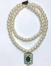 Load and play video in Gallery viewer, Handmade White Peal Bead Necklace with Hand Painted Center Pierce with Green Emerald Bead - #89
